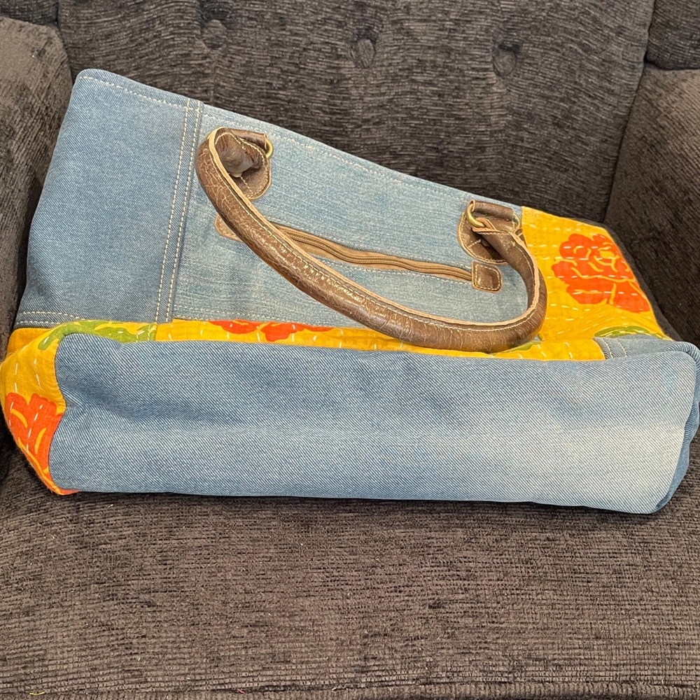 NWOT...Yellow Floral Patchwork Tote with Denim Pocket - Vintage Design - Picture 8 of 9